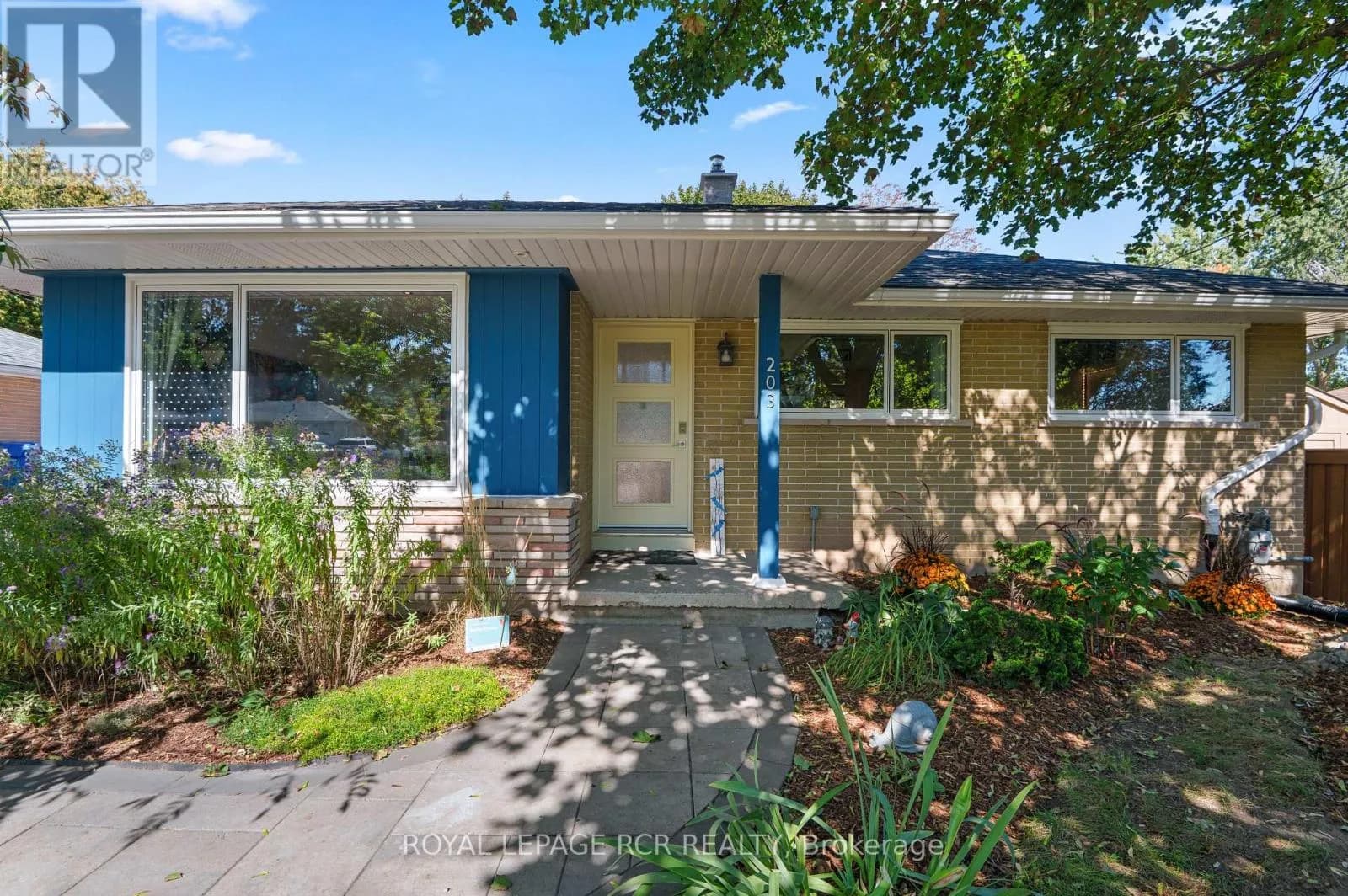 203 ZINA STREET — photo 2 of 41
