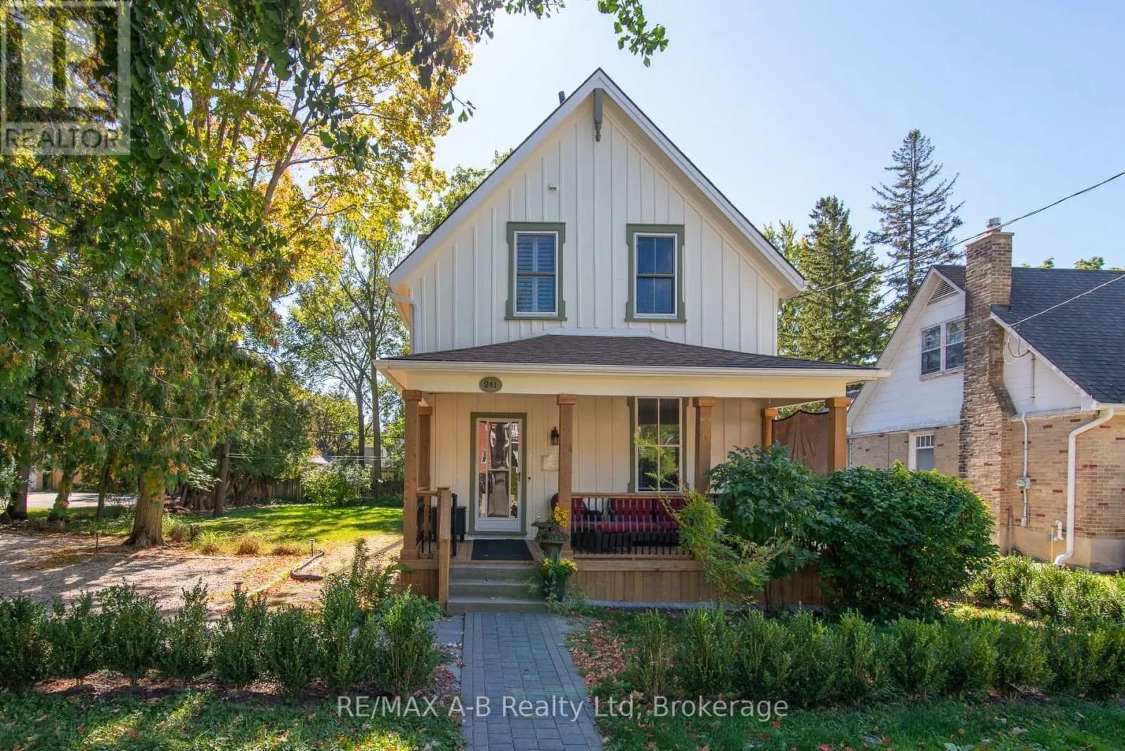 241 MORNINGTON STREET — photo 4 of 50