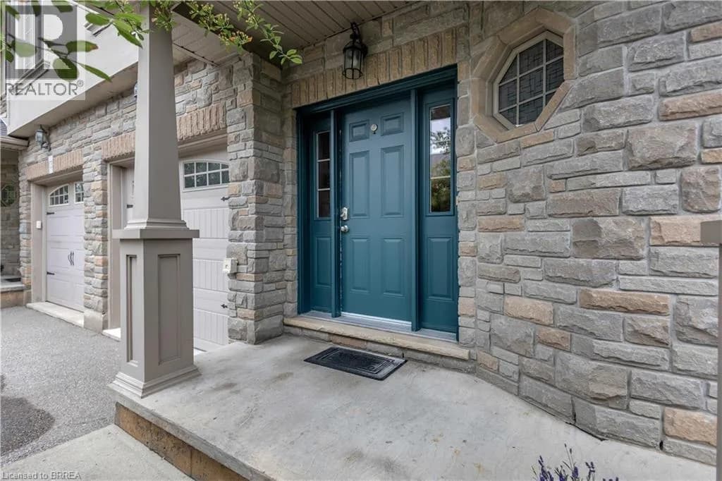 12 BRANTWOOD PARK Road Unit# C2 — photo 4 of 44