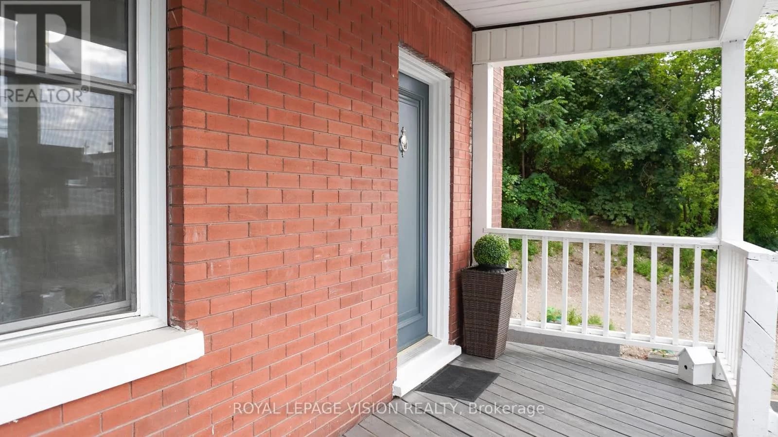 15 SHADE STREET — photo 4 of 32