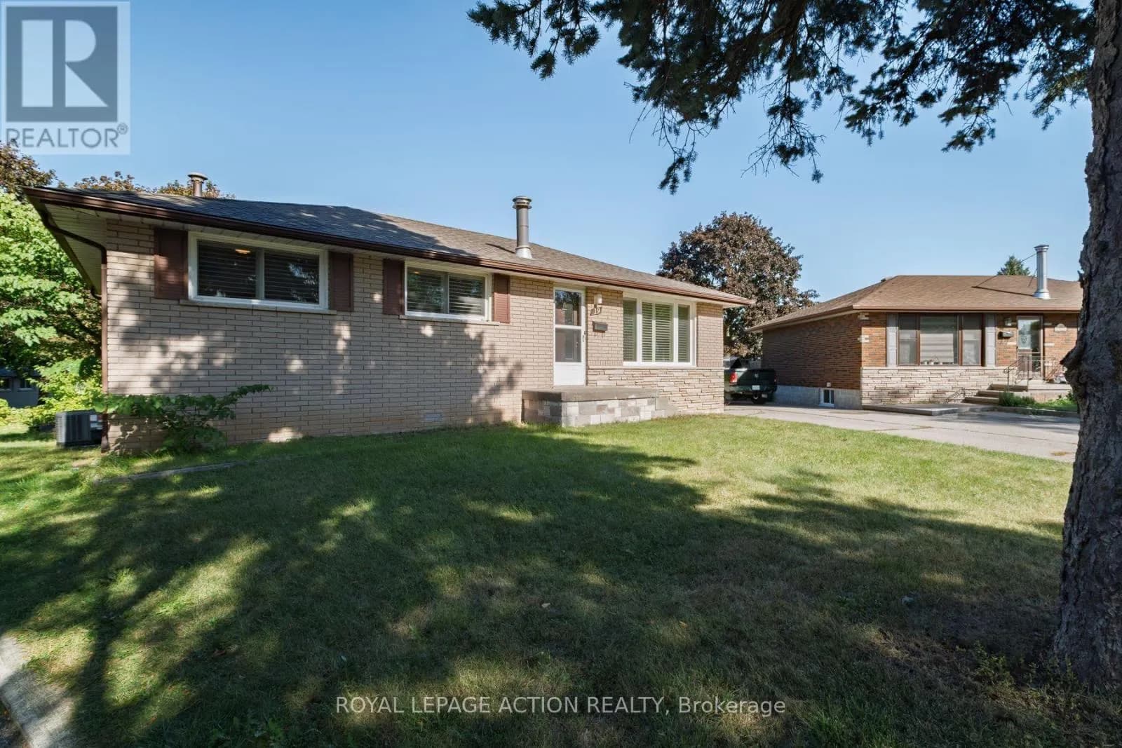 19 GILLRIE COURT — photo 3 of 37