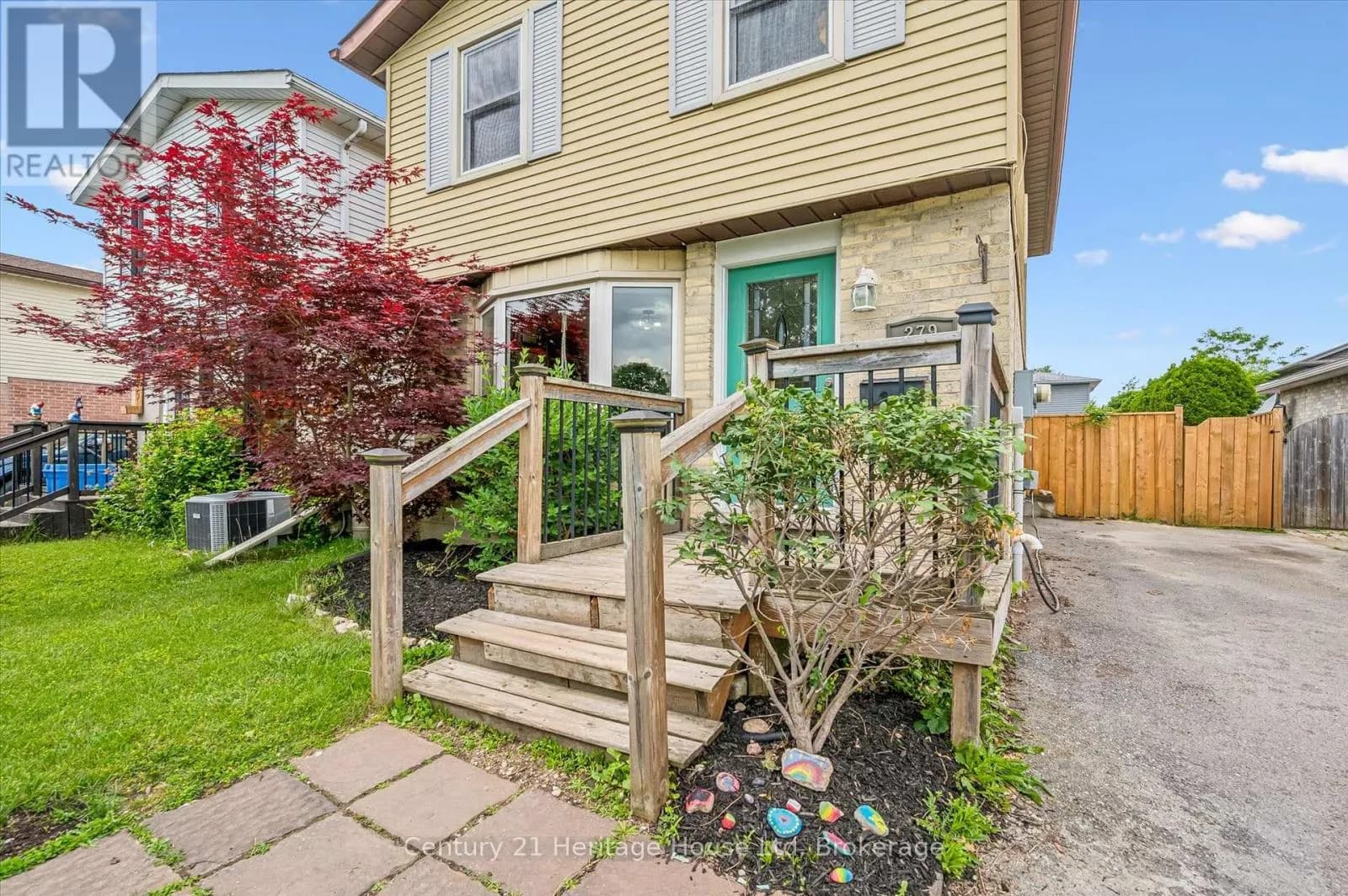 279 STRATHALLAN STREET — photo 4 of 37