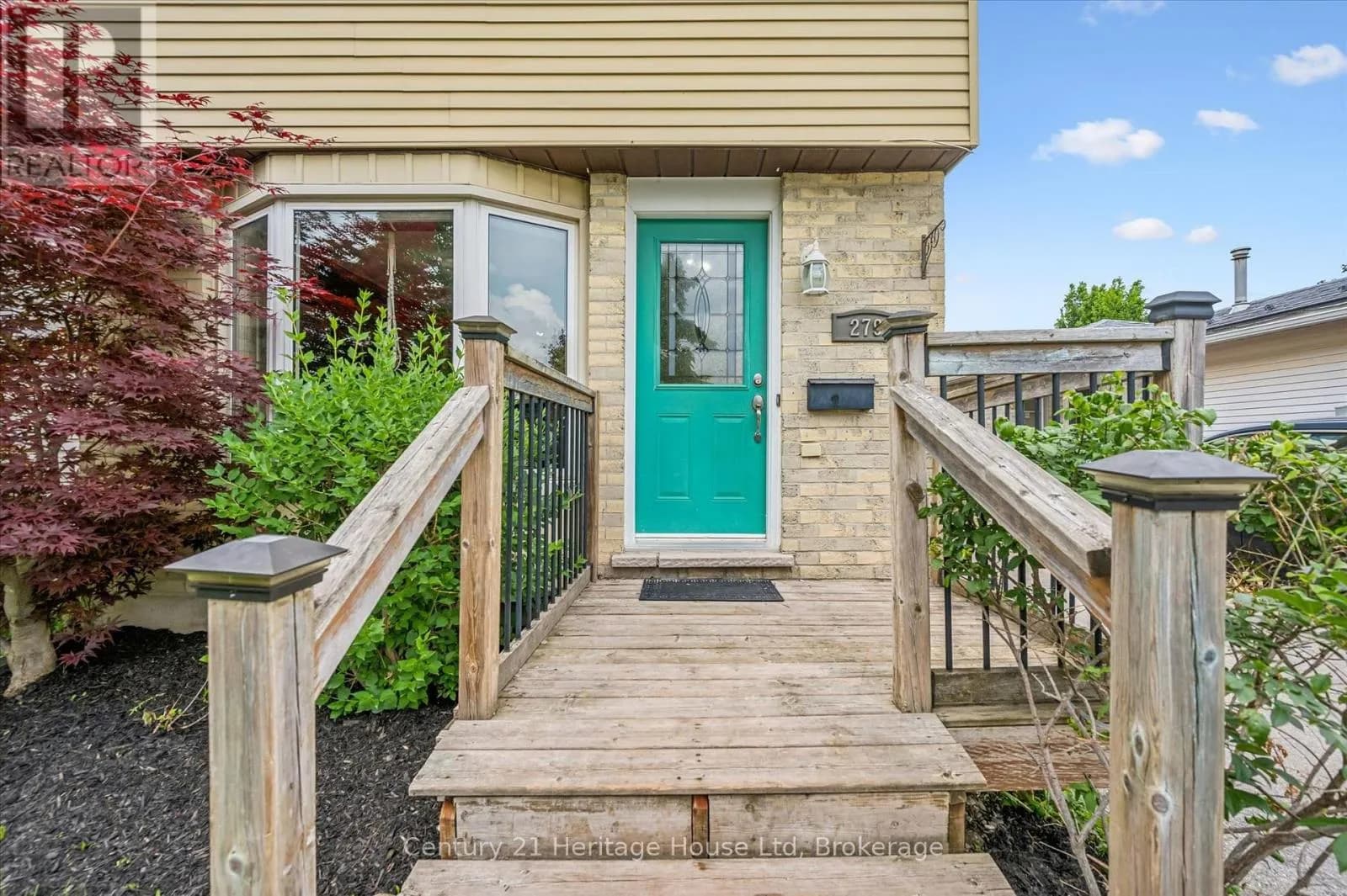 279 STRATHALLAN STREET — photo 5 of 37