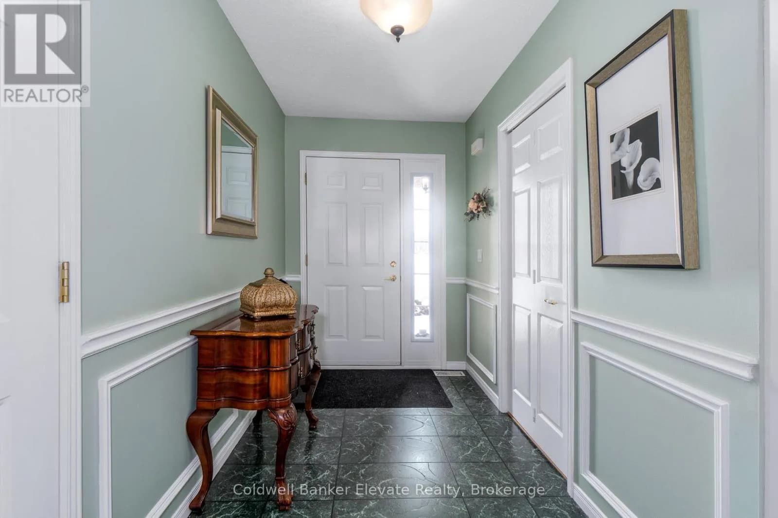 36 - 2705 KINGSWAY DRIVE — photo 4 of 41