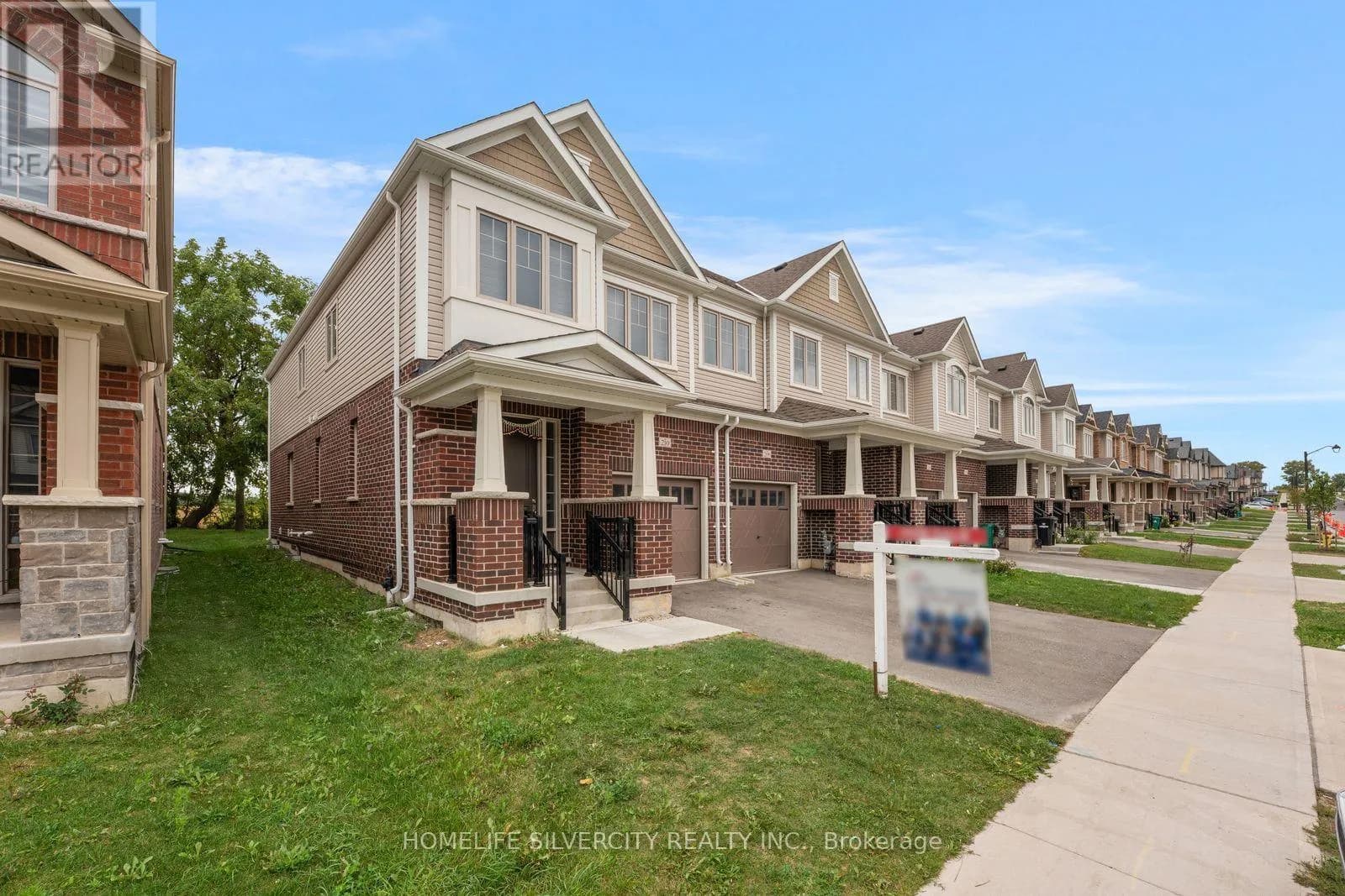 210 BROADACRE DRIVE — photo 2 of 43