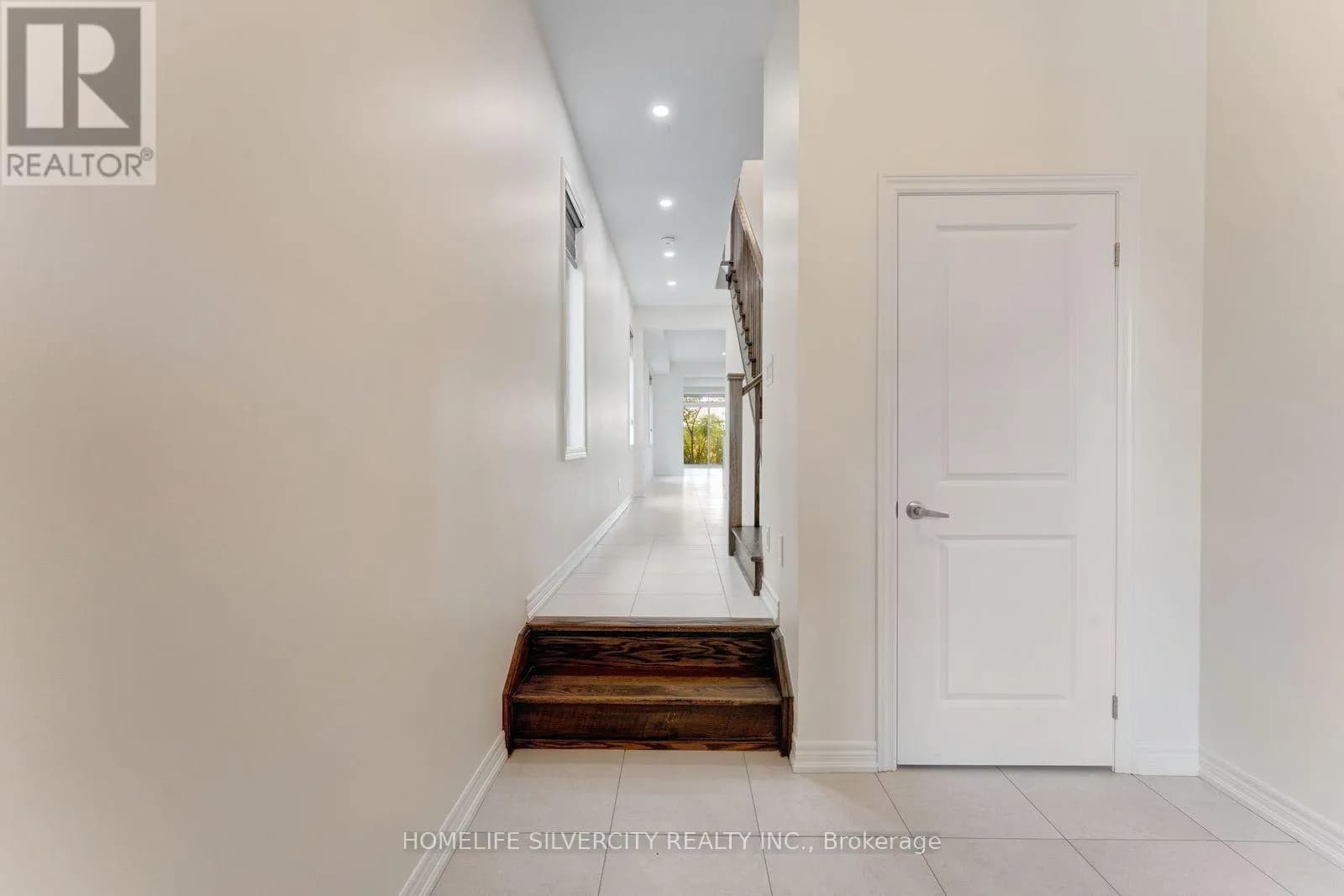 210 BROADACRE DRIVE — photo 4 of 43