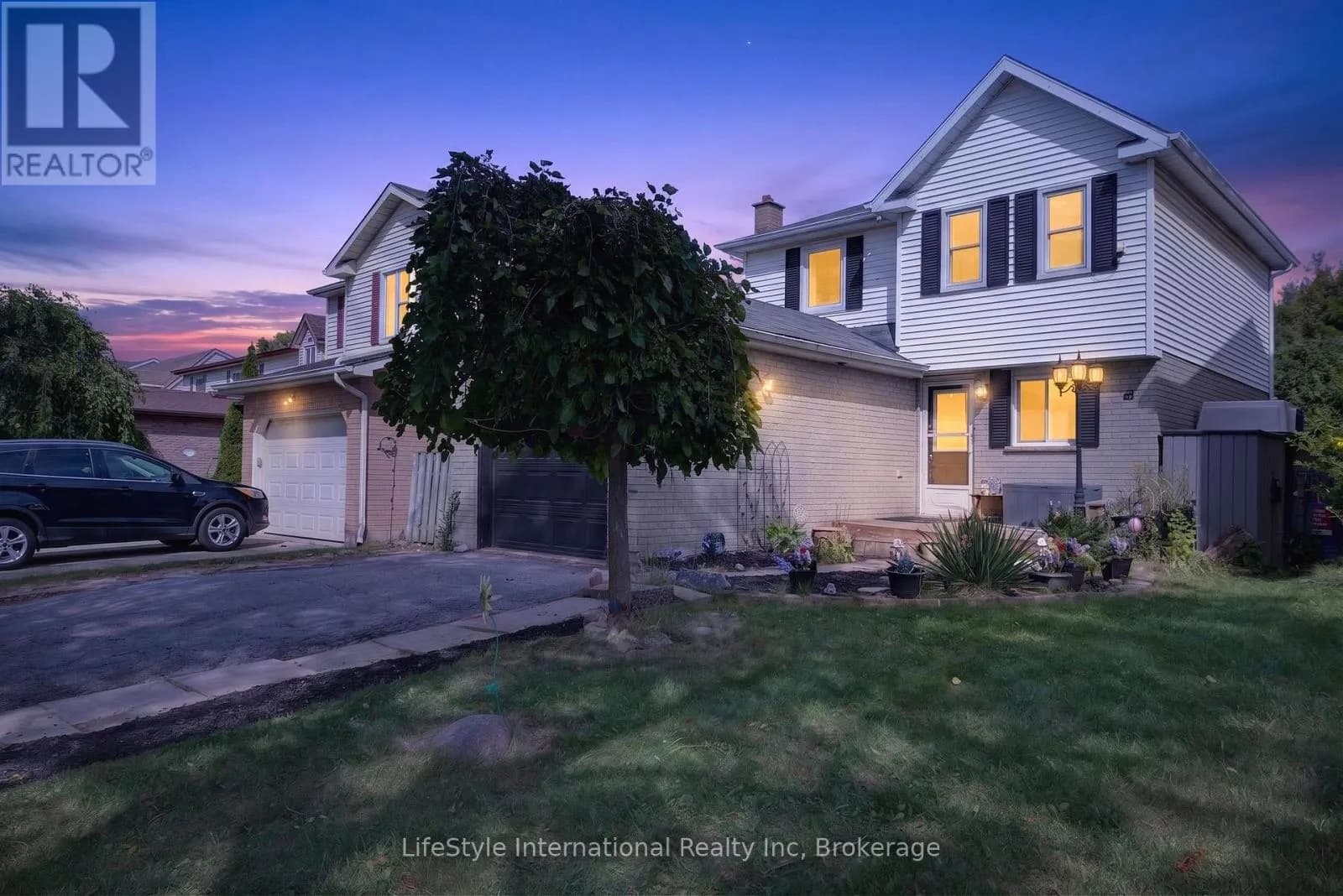 18 CAMROSE COURT — photo 4 of 40