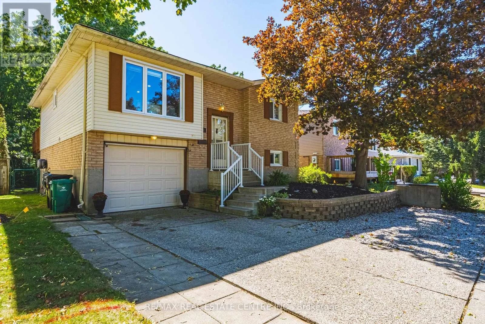 414 WOODS LANE — photo 3 of 38