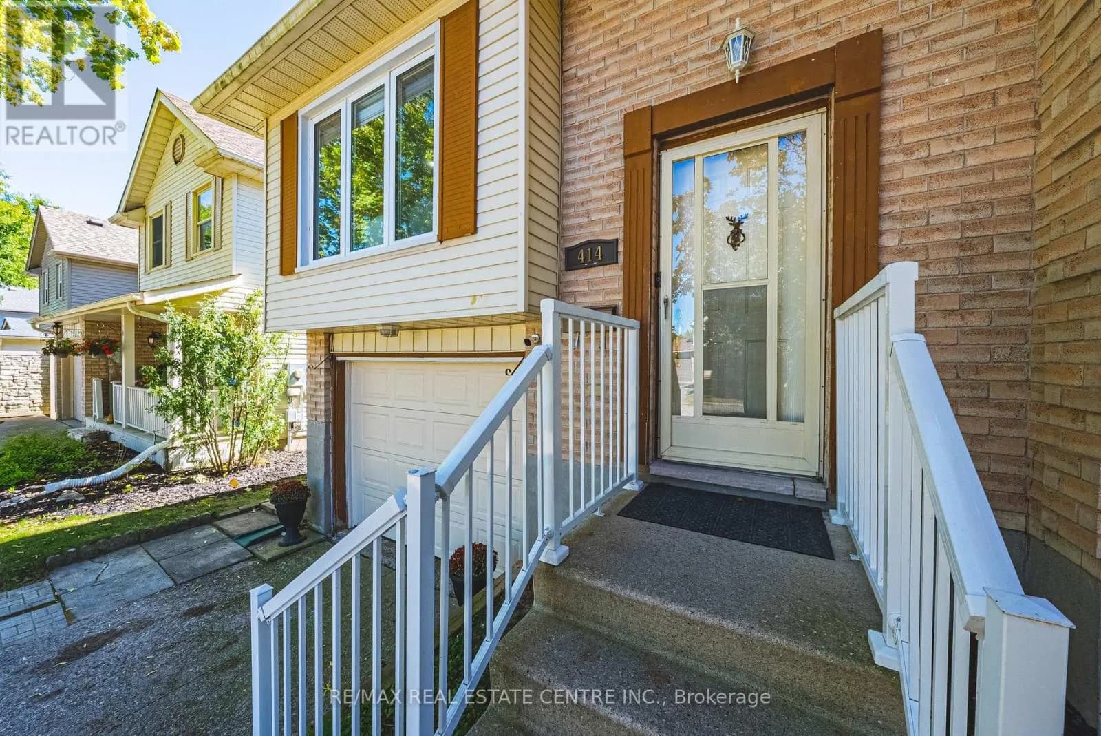 414 WOODS LANE — photo 4 of 38