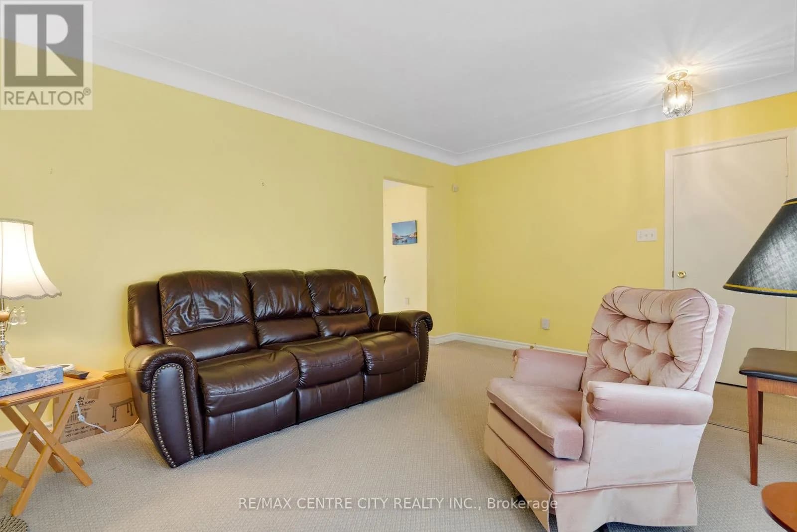 297 WILSON AVENUE — photo 4 of 46