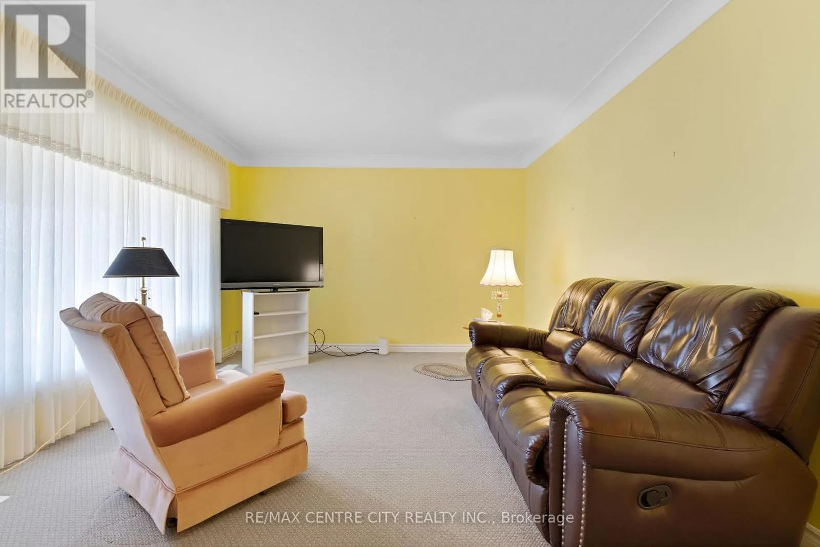 297 WILSON AVENUE — photo 5 of 46