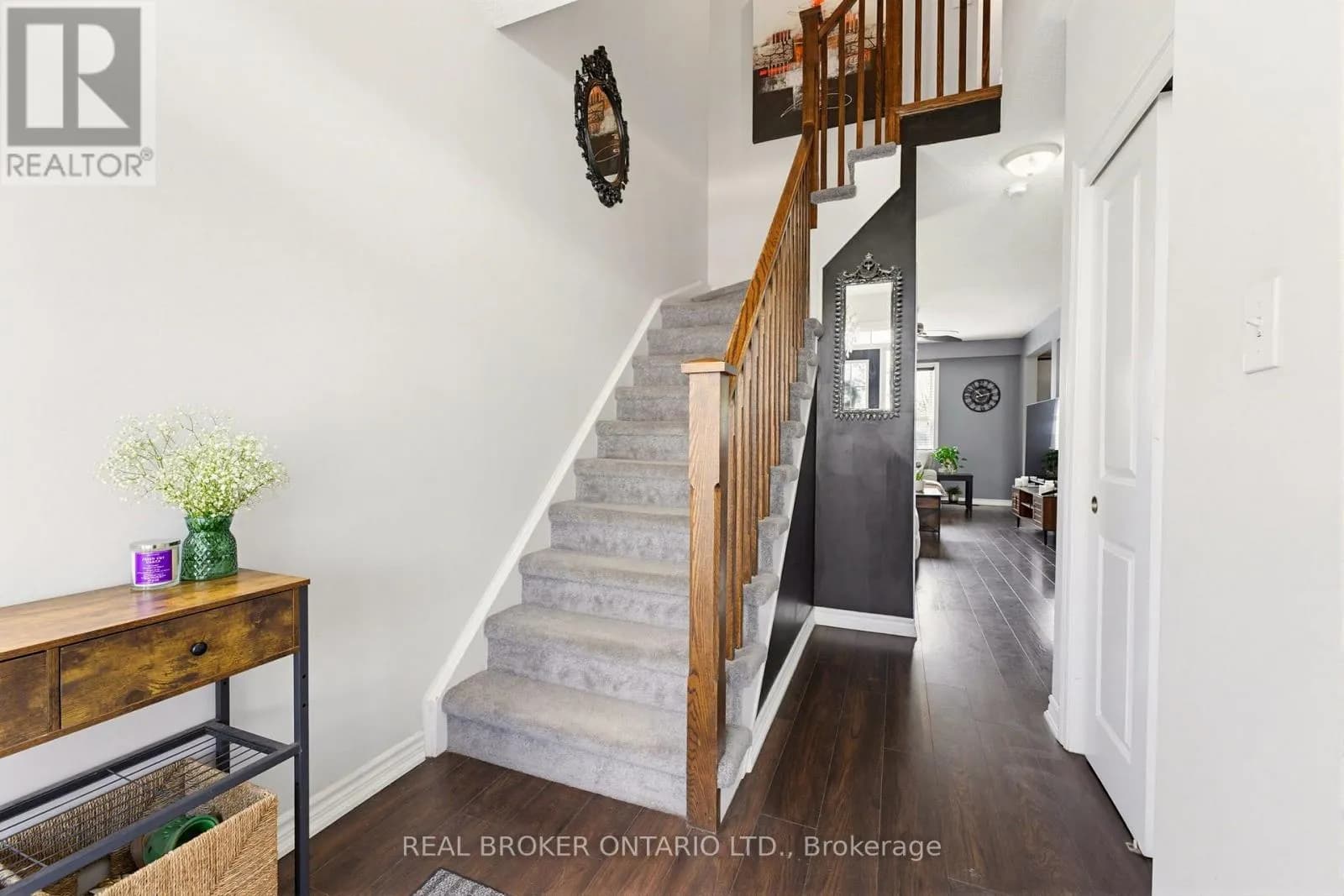 16 - 100 CHESTER DRIVE — photo 4 of 36