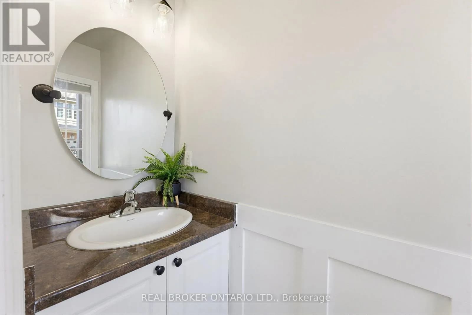 16 - 100 CHESTER DRIVE — photo 5 of 36