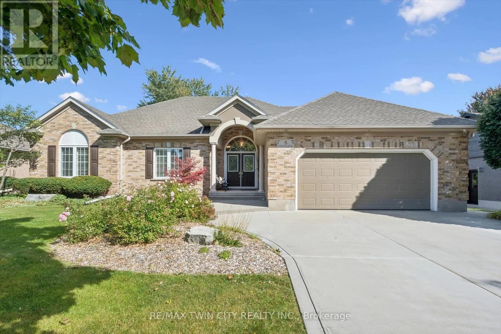 8 CHANCELLOR DRIVE — photo 1 of 33
