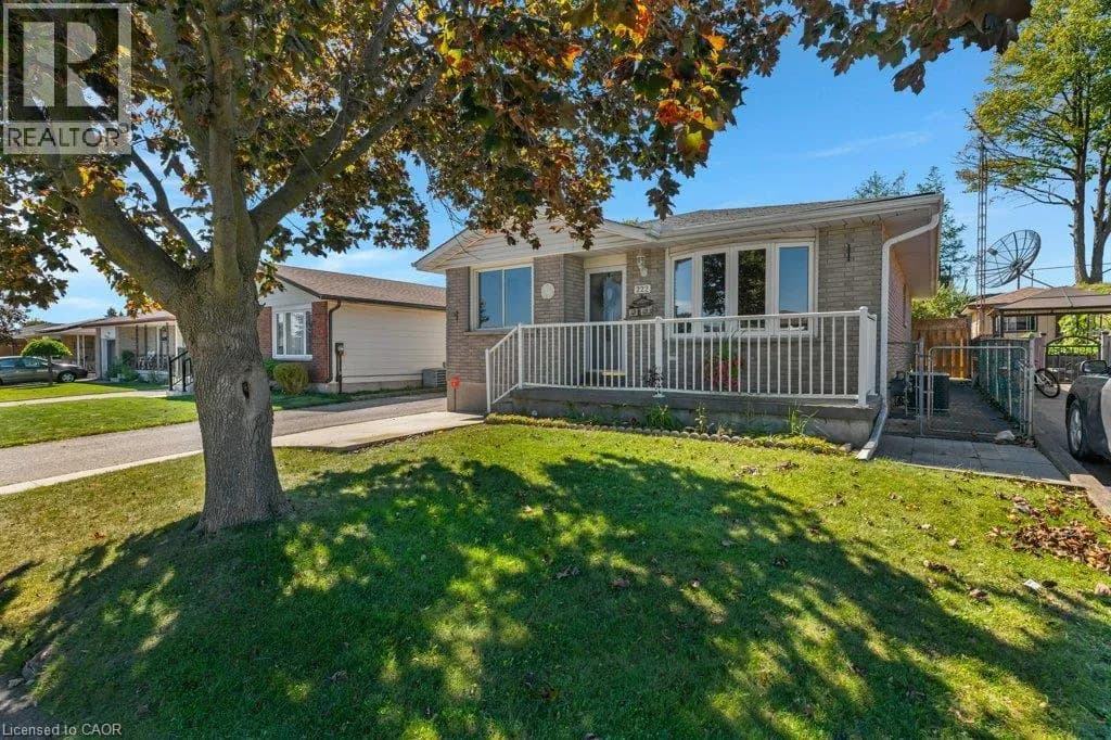 222 THUNDERBIRD Drive — photo 3 of 41
