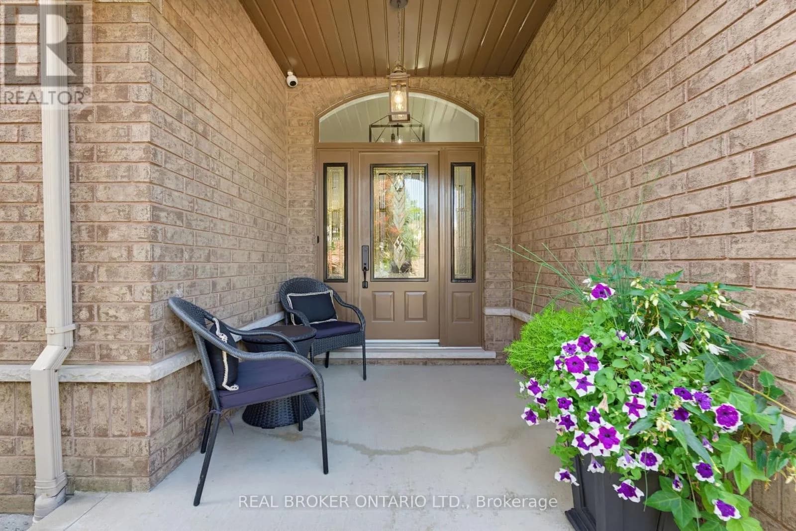 64 CARMICHAEL CRESCENT — photo 2 of 43