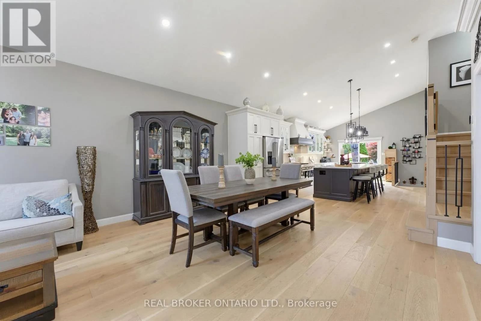 64 CARMICHAEL CRESCENT — photo 4 of 43