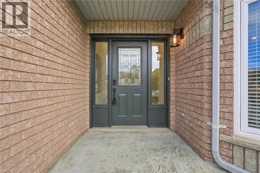 84 RILEY Street — photo 3 of 40