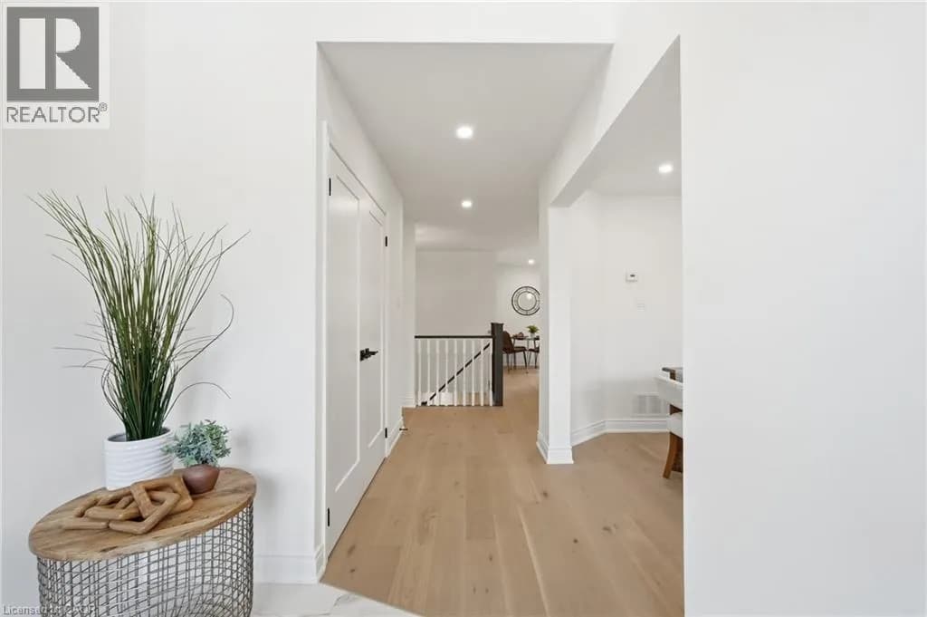 84 RILEY Street — photo 4 of 40