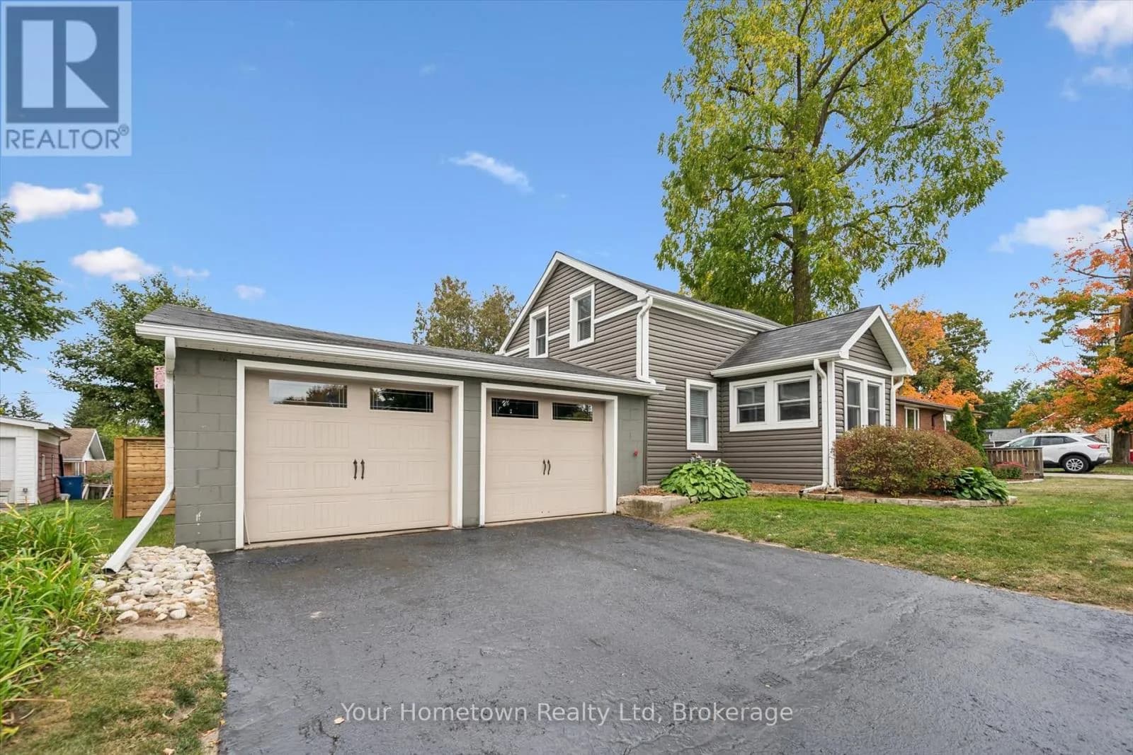 320 GARAFRAXA STREET E — photo 1 of 43