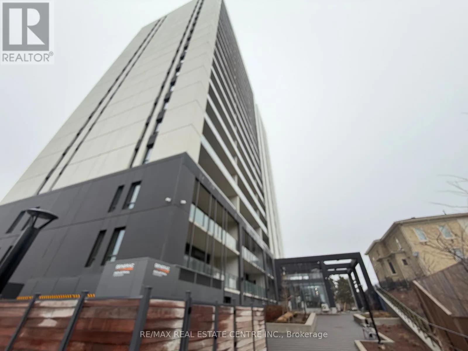 301 - 741 KING STREET W — photo 5 of 28