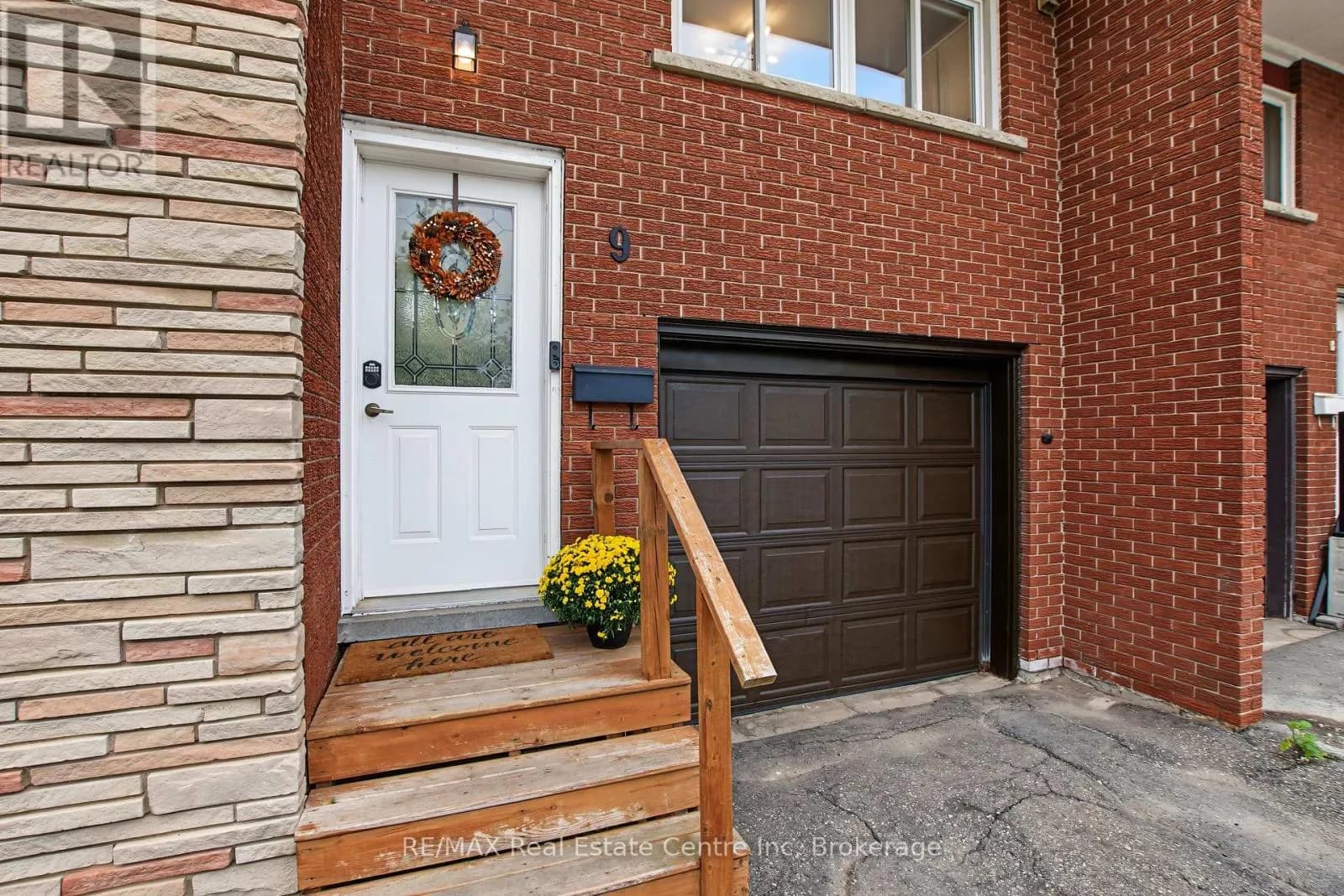 9 GREENBROOK DRIVE — photo 4 of 41