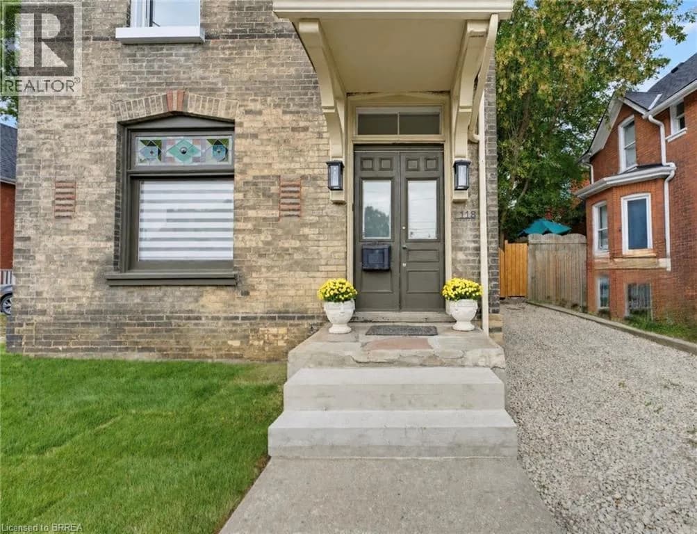118 CLARENCE Street — photo 1 of 30