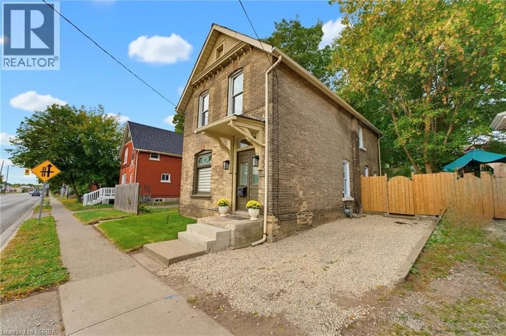 118 CLARENCE Street — photo 2 of 30