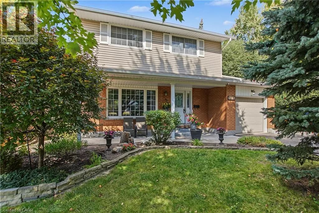 111 MACGREGOR Crescent — photo 1 of 42