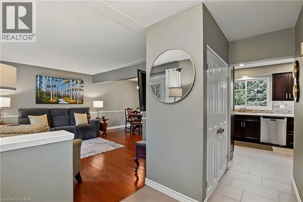 111 MACGREGOR Crescent — photo 5 of 42