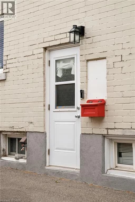 69 TALBOT Street — photo 4 of 42