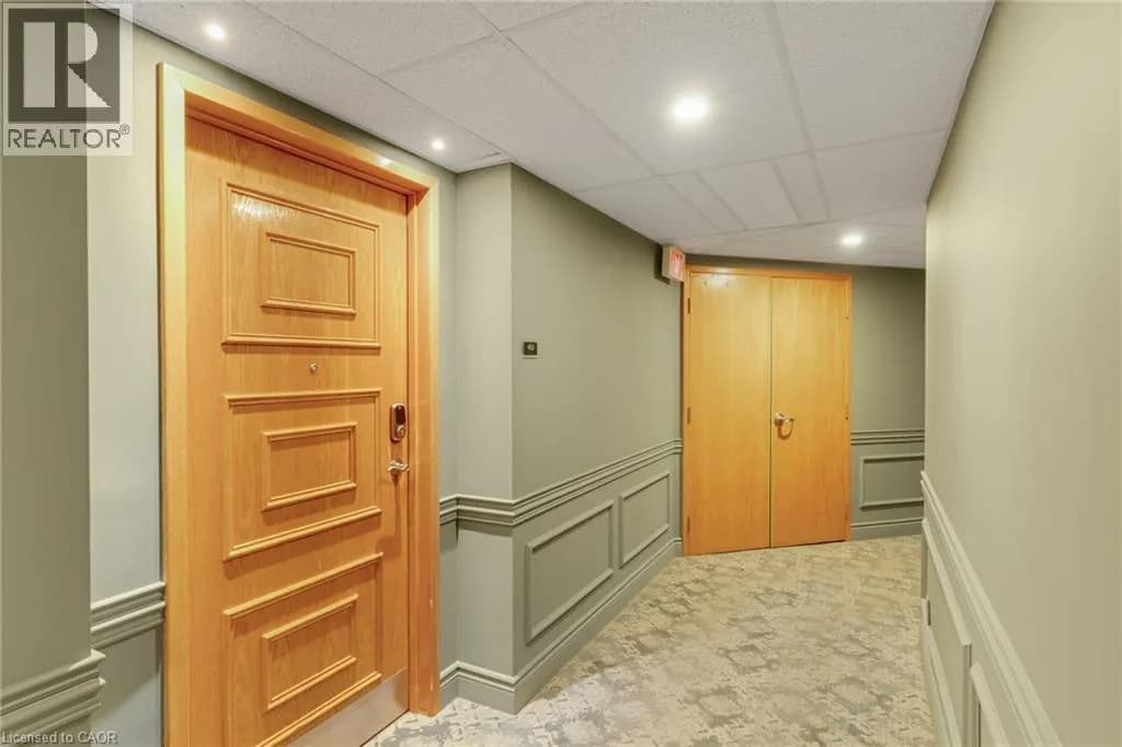 237 KING Street W Unit# 402 — photo 5 of 36