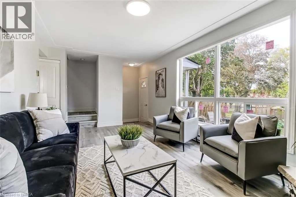 51 METCALFE Crescent Unit# D — photo 3 of 17