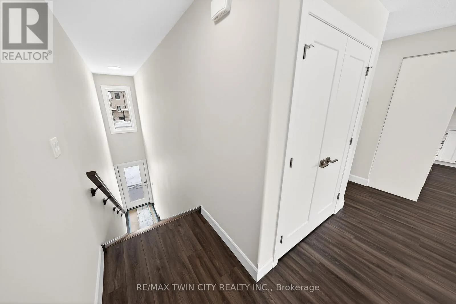48 - 3202 VIVIAN LINE — photo 3 of 23
