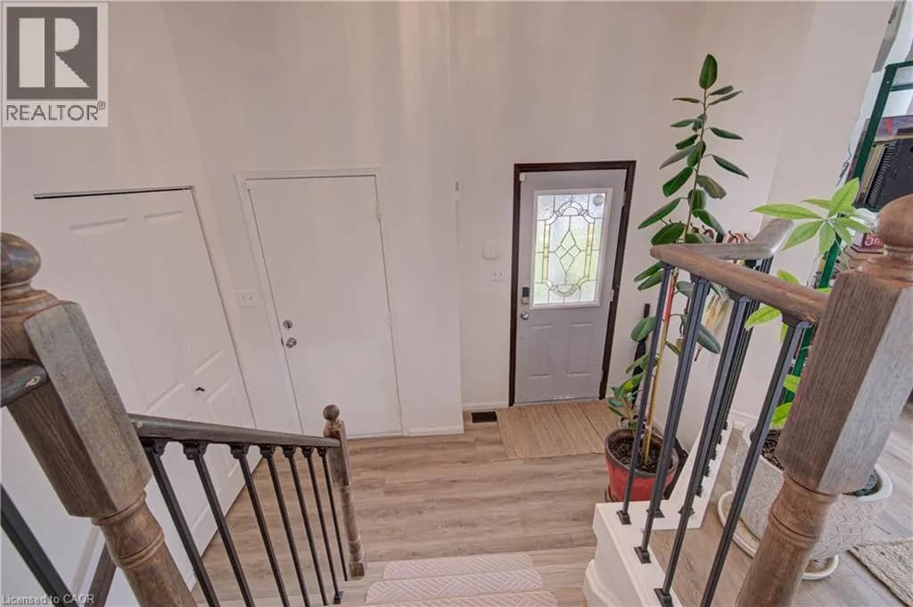 317 CHRISTOPHER Drive — photo 3 of 35