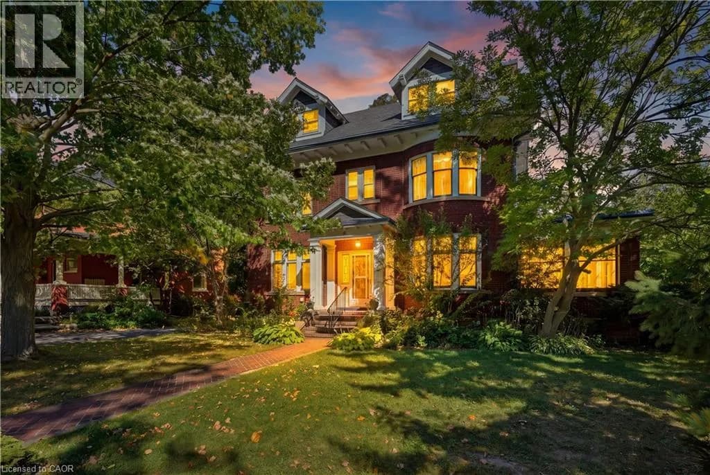 32 WENTWORTH Avenue — photo 1 of 40