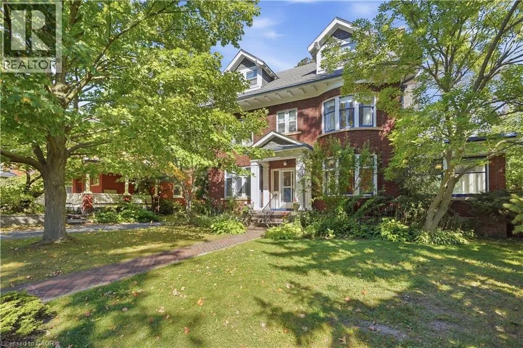 32 WENTWORTH Avenue — photo 2 of 40