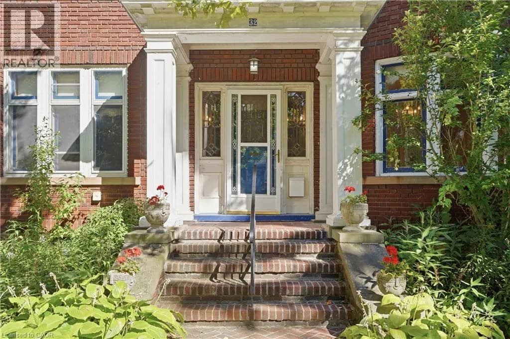 32 WENTWORTH Avenue — photo 3 of 40