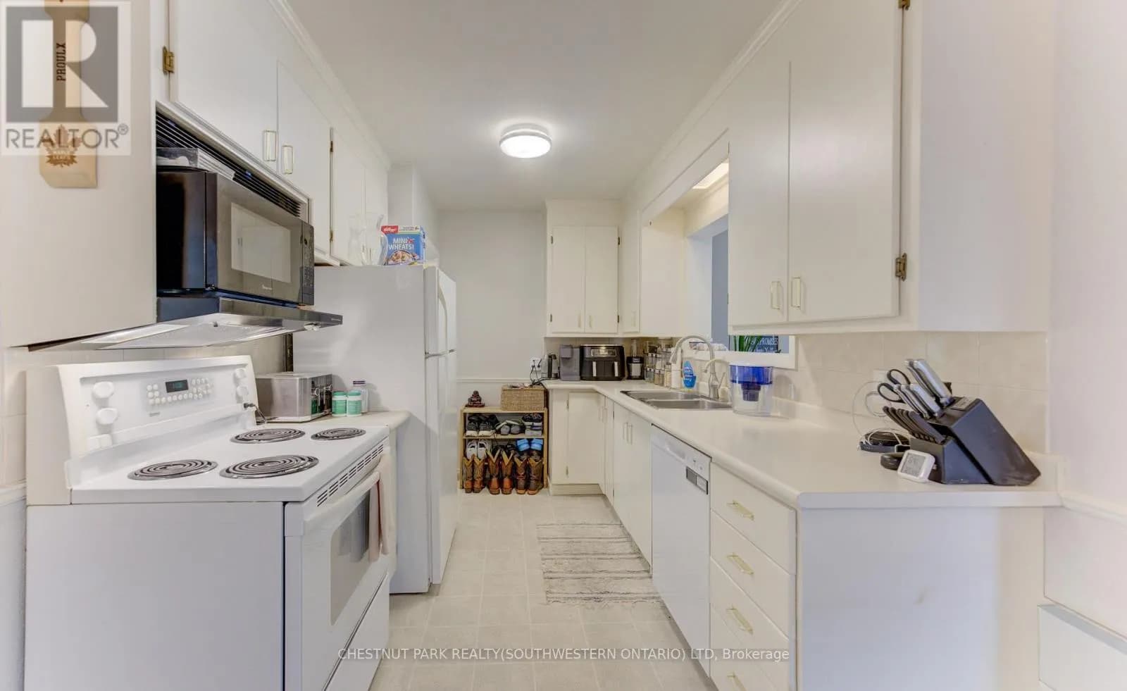 133 CORNELL AVENUE — photo 4 of 40