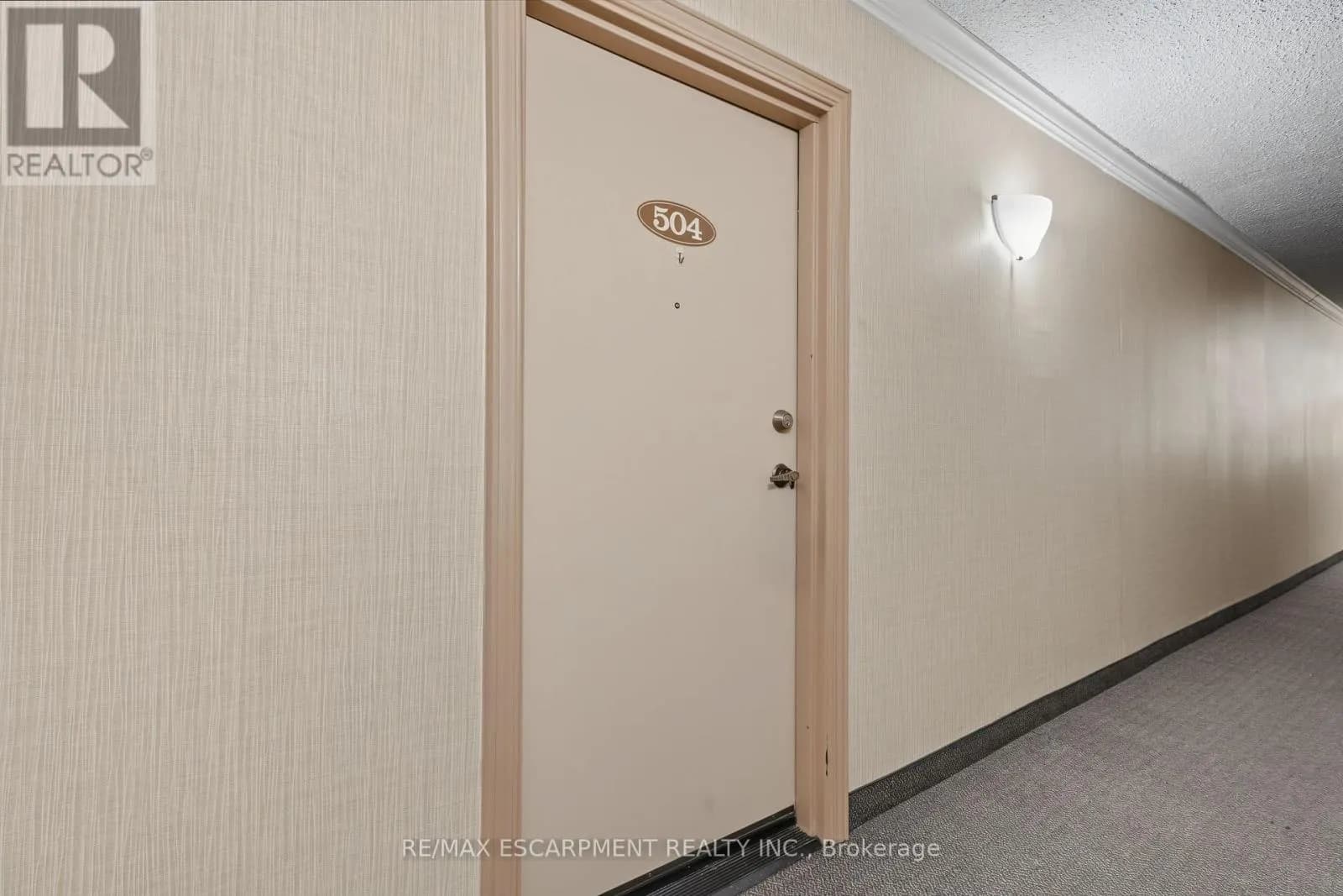 504 - 640 WEST STREET — photo 5 of 34