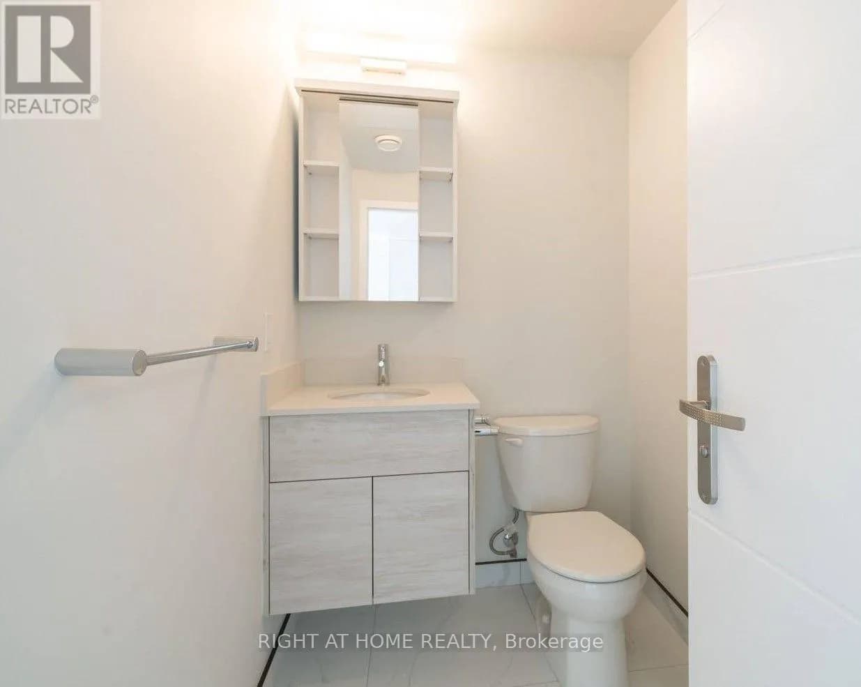 3910 - 60 FREDERICK STREET — photo 5 of 14