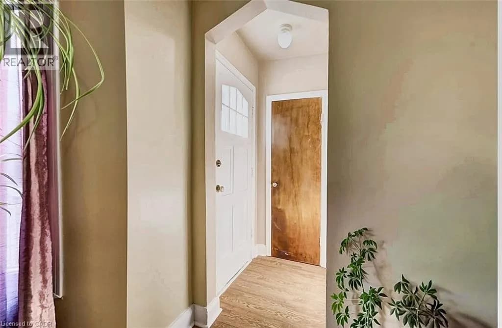 208 ARNOLD Street — photo 4 of 34