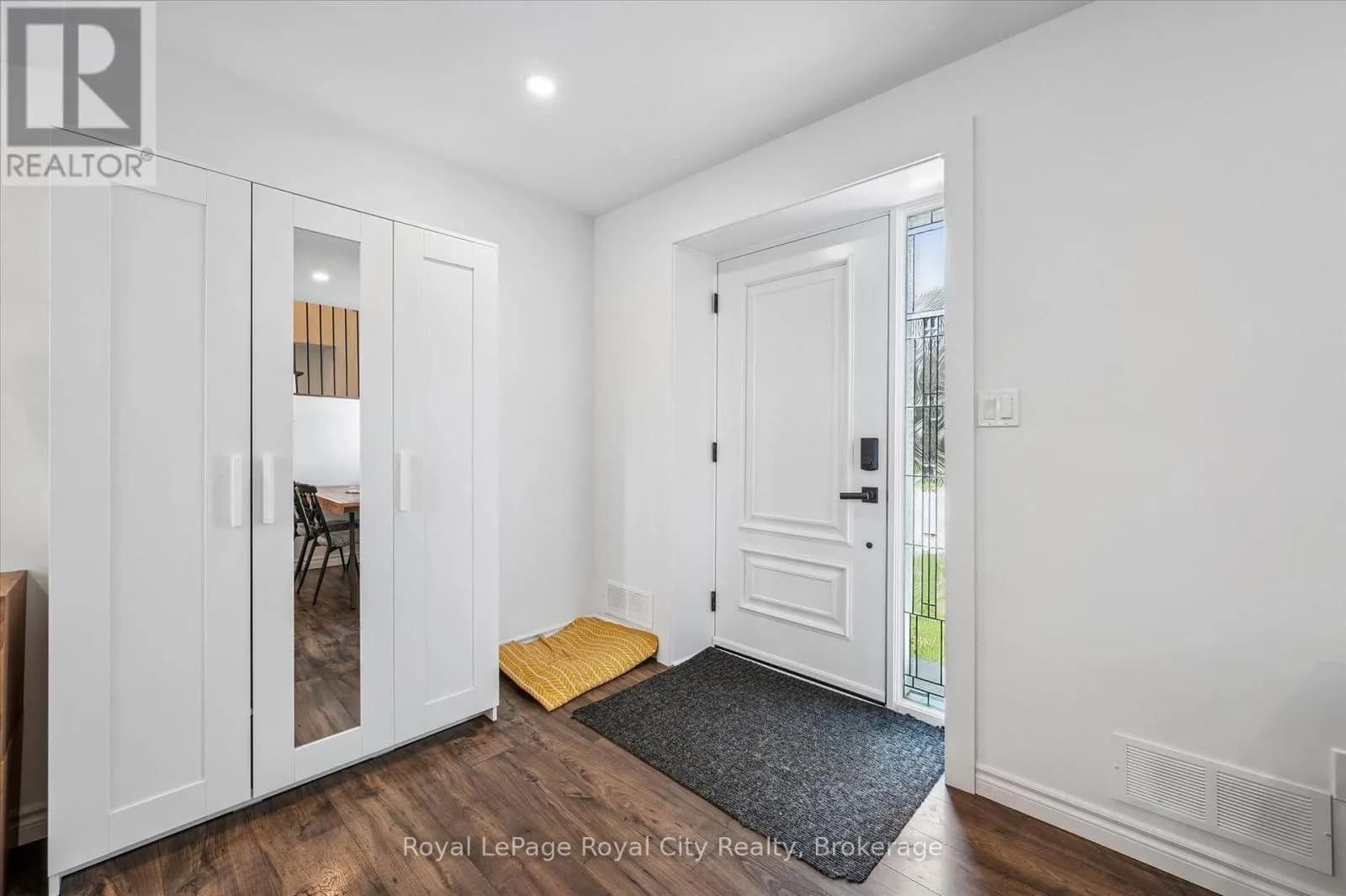 470 PERTH STREET — photo 5 of 39