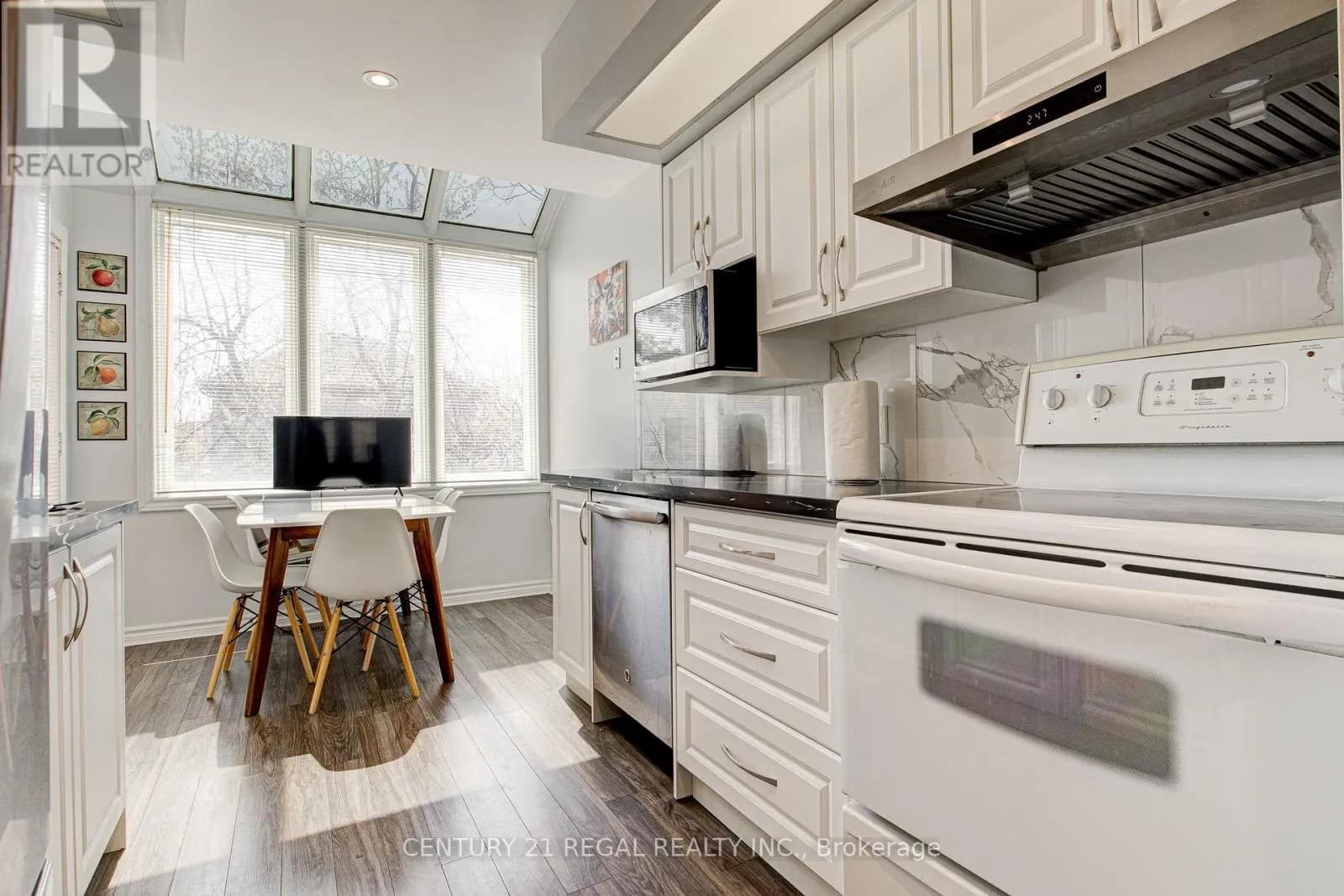 15 - 310 CHRISTOPHER DRIVE — photo 3 of 23