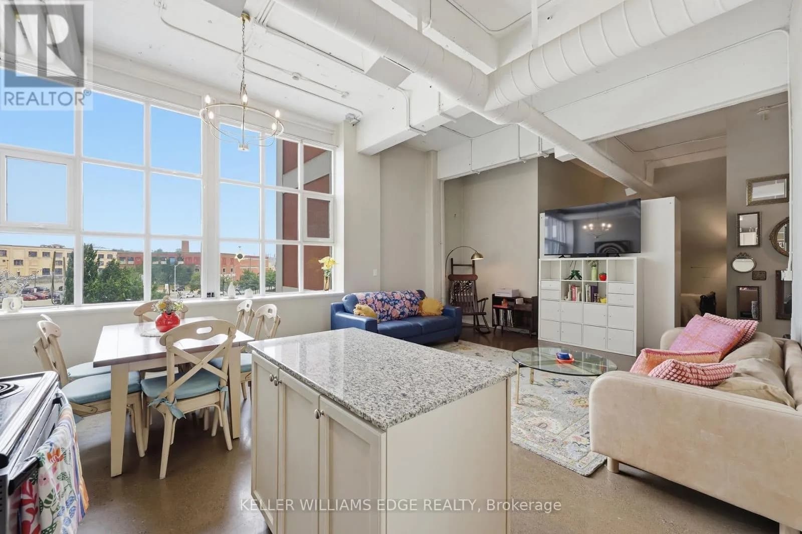 307 - 410 KING STREET W — photo 5 of 24