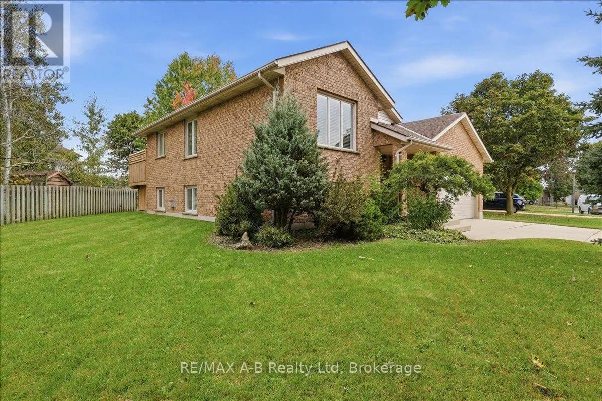 194 NORWOOD COURT — photo 4 of 42