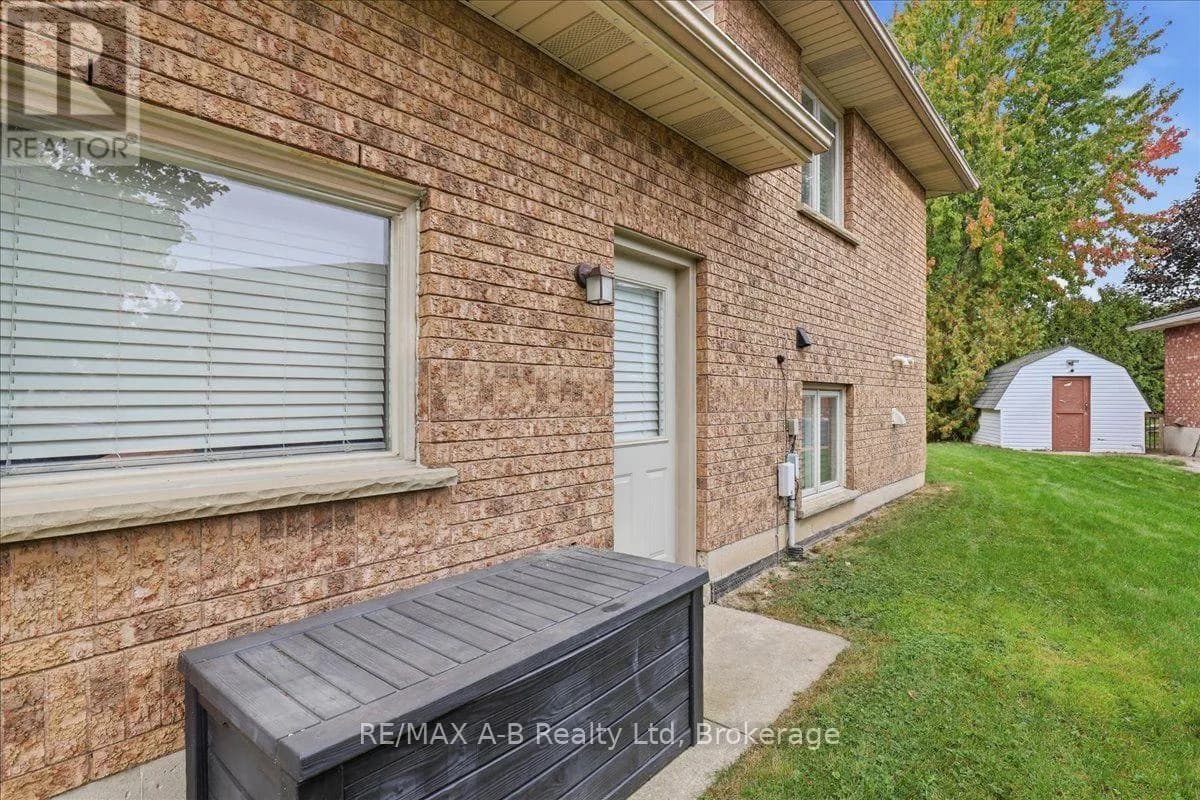 194 NORWOOD COURT — photo 5 of 42