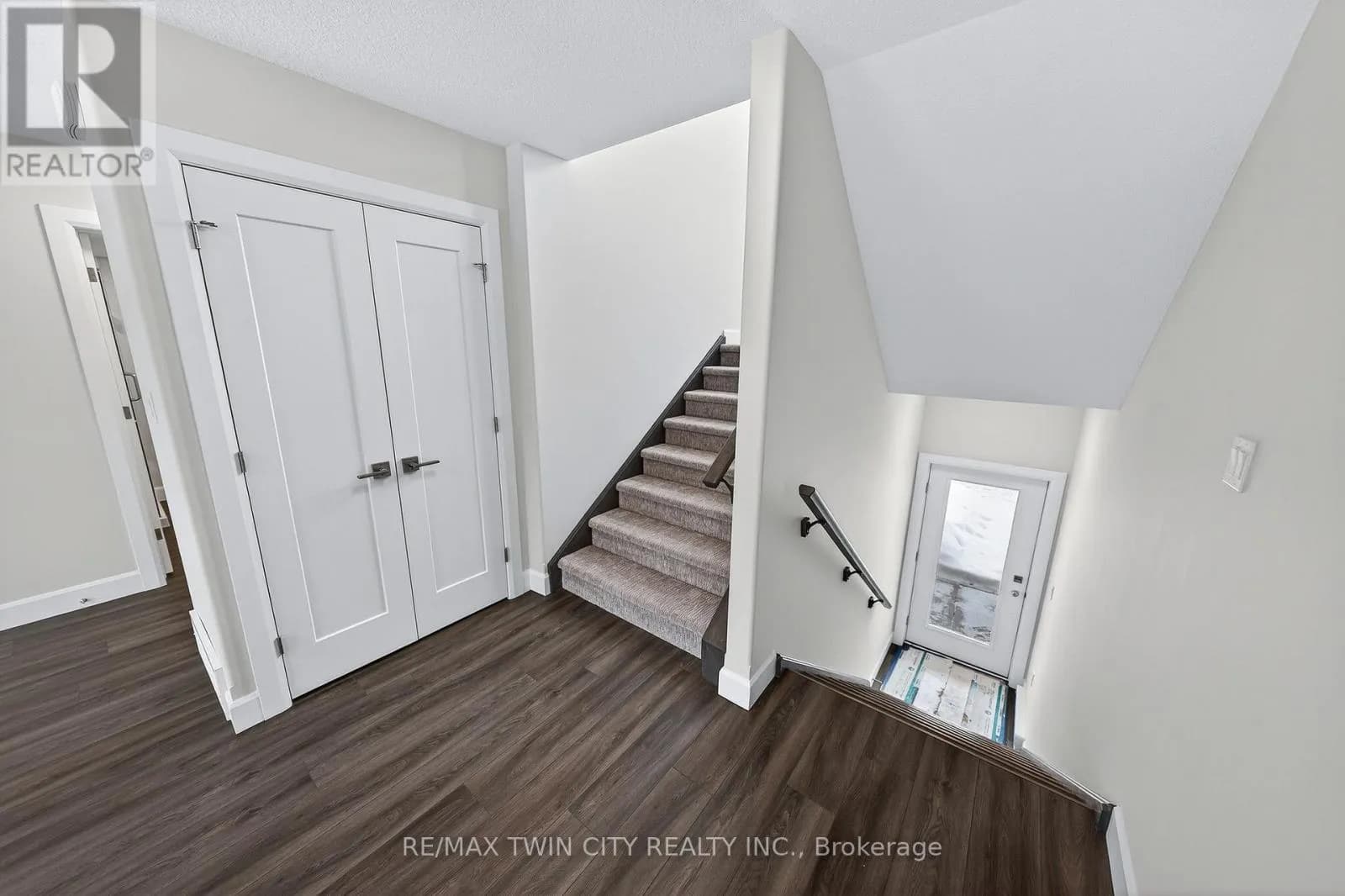 45 - 3202 VIVIAN LINE — photo 4 of 43