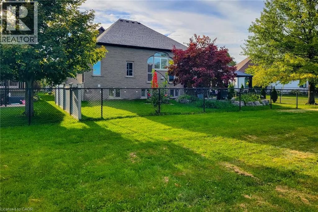 24 CARMICHAEL Crescent — photo 4 of 48