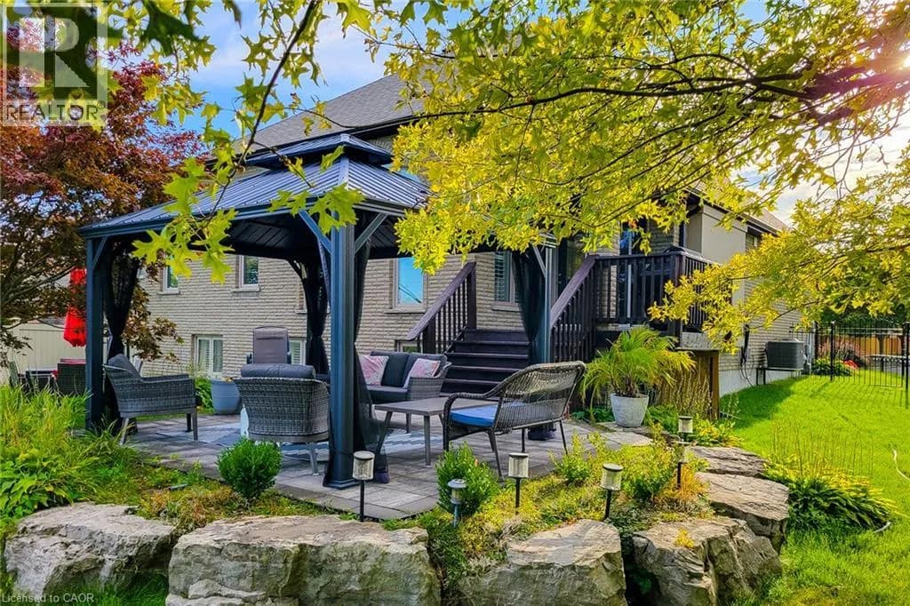 24 CARMICHAEL Crescent — photo 5 of 48
